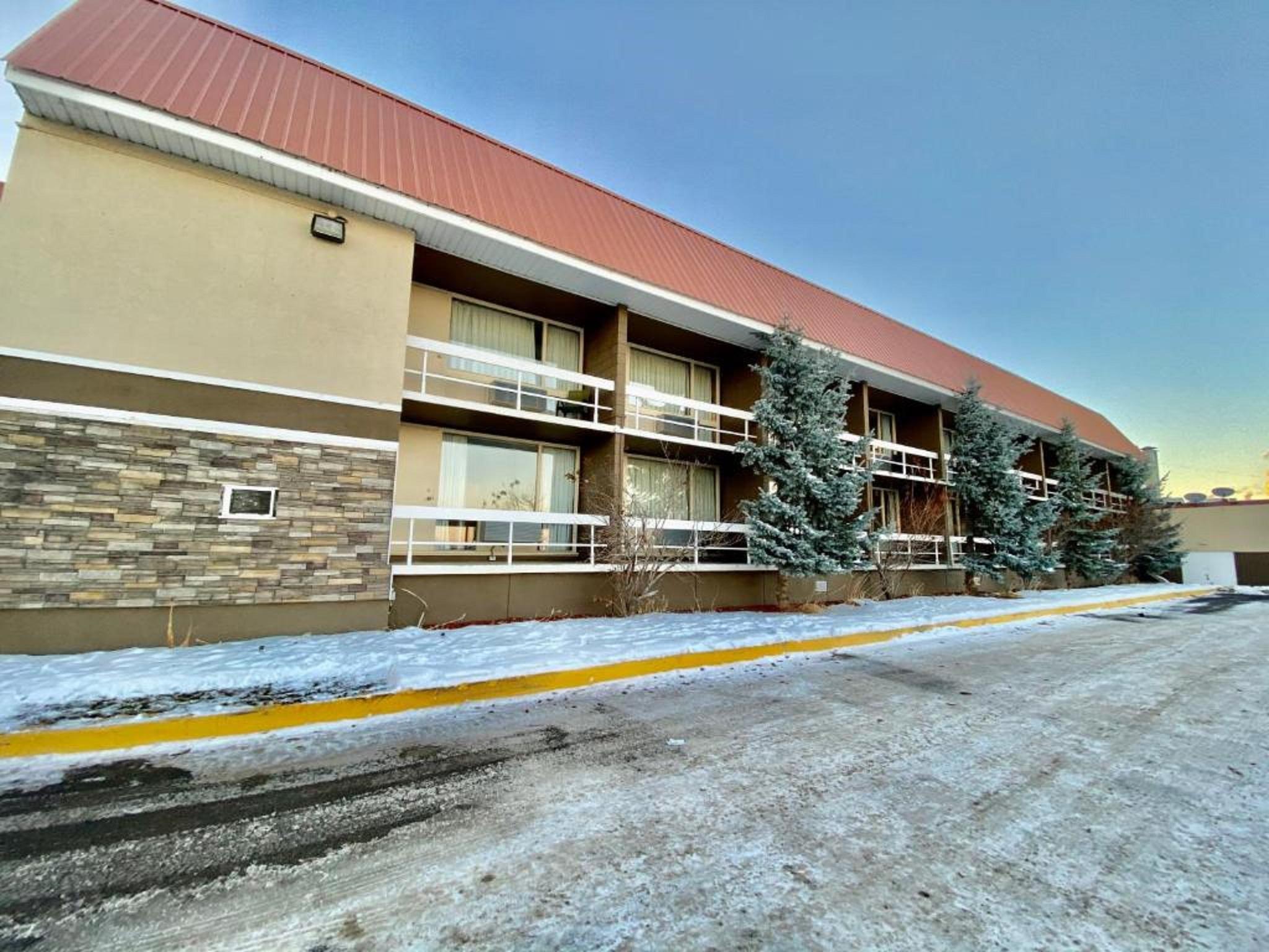 Ramada By Wyndham Whitecourt Hotel Exterior photo