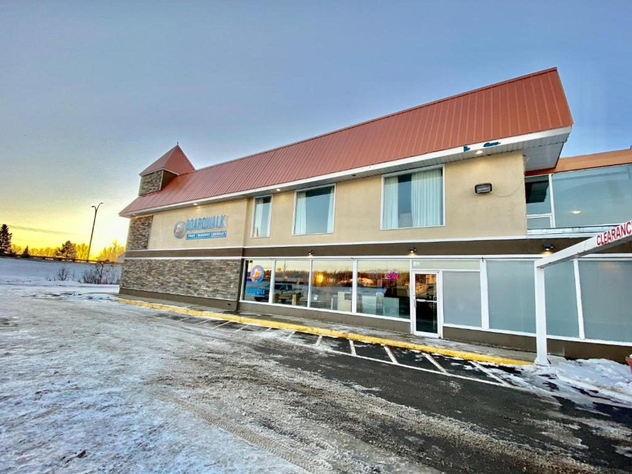 Ramada By Wyndham Whitecourt Hotel Exterior photo